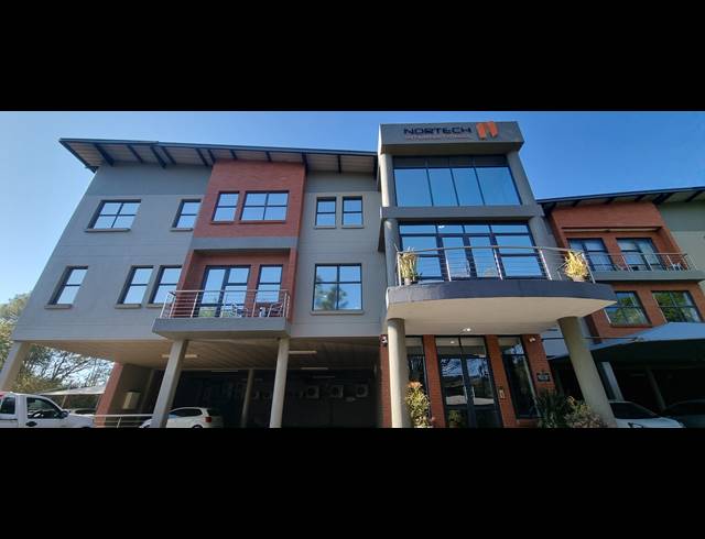 1,000M² SERVICED OFFICE FOR SALE IN TOWN BUSH VALLEY